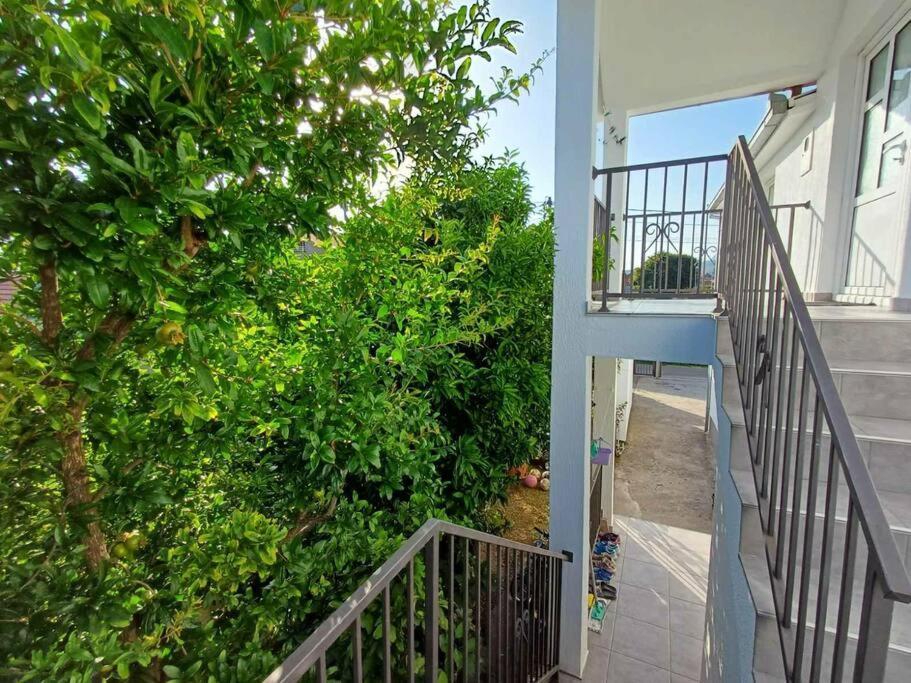 شقة Cozy, Fully Equipped, Free Parking&Wifi, Quiet, 2Bd بودغوريتْسا المظهر الخارجي الصورة