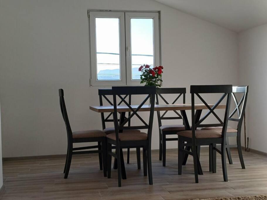 شقة Cozy, Fully Equipped, Free Parking&Wifi, Quiet, 2Bd بودغوريتْسا المظهر الخارجي الصورة