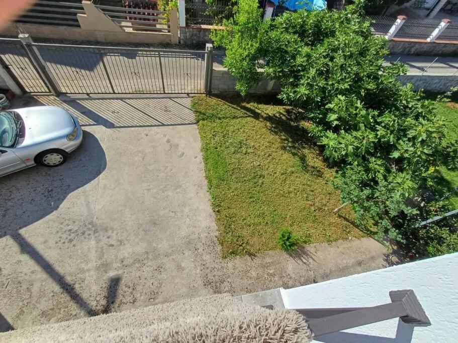 شقة Cozy, Fully Equipped, Free Parking&Wifi, Quiet, 2Bd بودغوريتْسا المظهر الخارجي الصورة