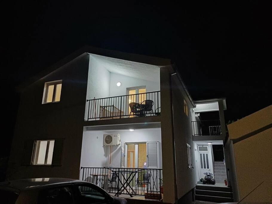 شقة Cozy, Fully Equipped, Free Parking&Wifi, Quiet, 2Bd بودغوريتْسا المظهر الخارجي الصورة