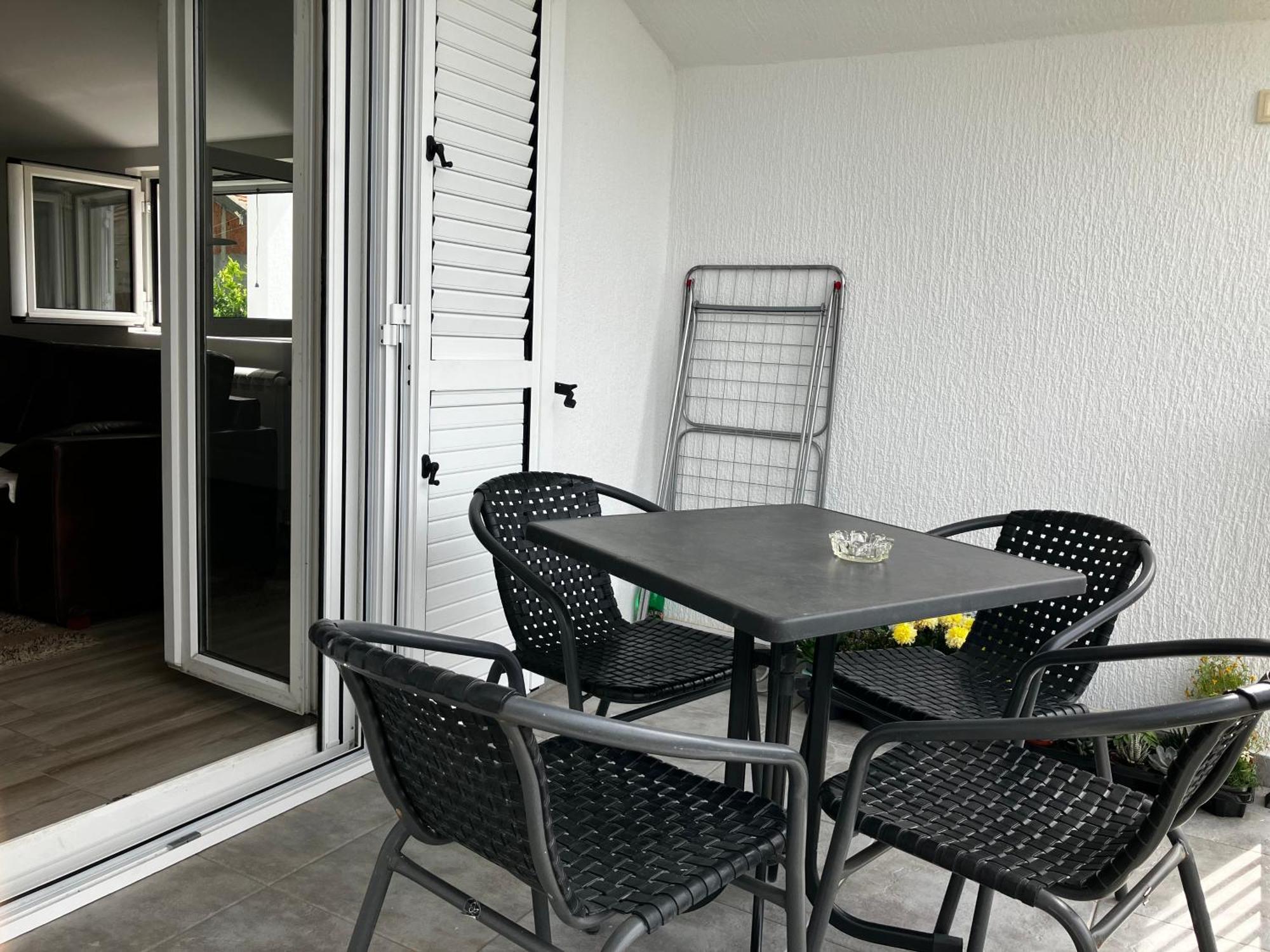 شقة Cozy, Fully Equipped, Free Parking&Wifi, Quiet, 2Bd بودغوريتْسا المظهر الخارجي الصورة