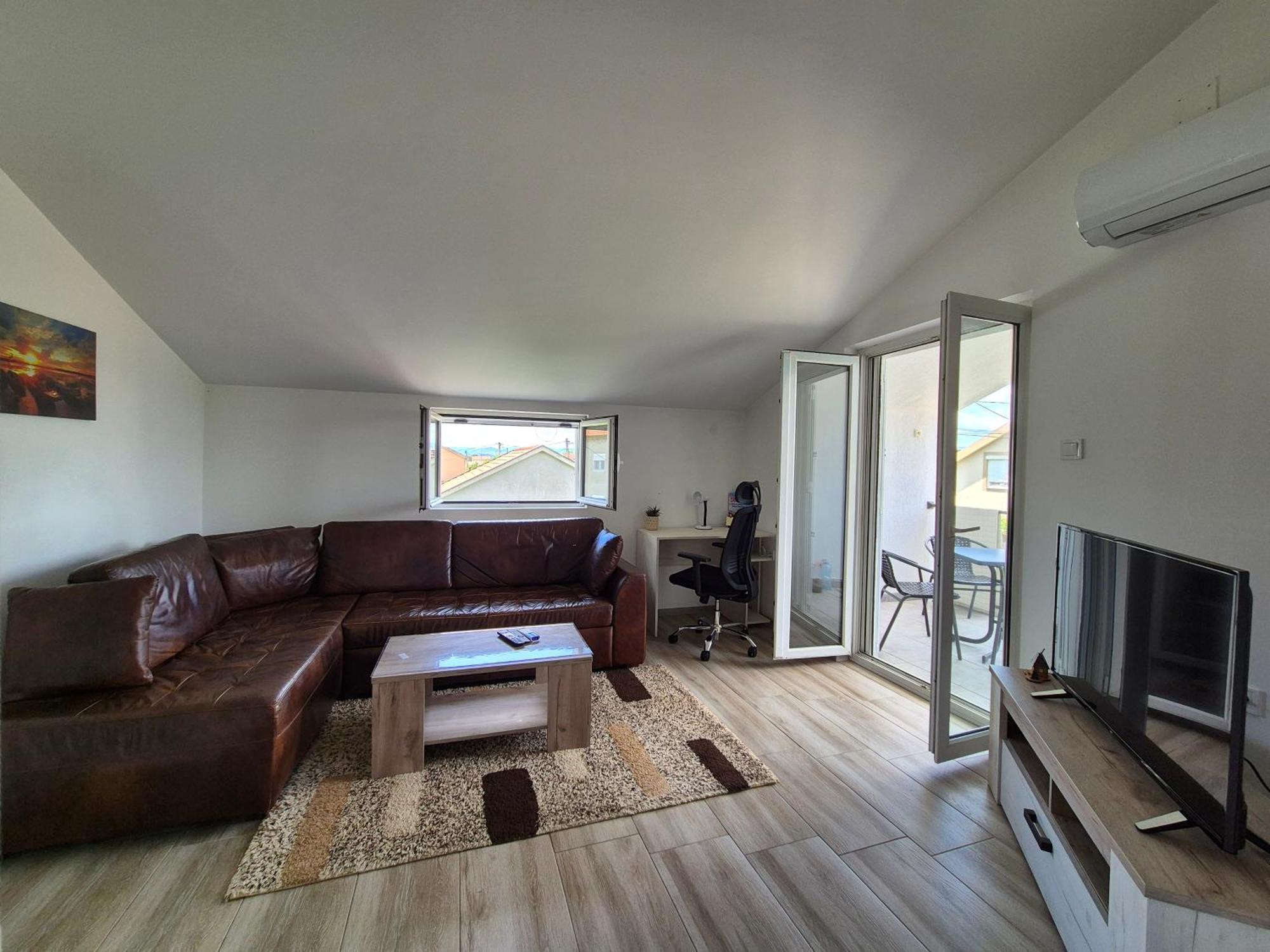 شقة Cozy, Fully Equipped, Free Parking&Wifi, Quiet, 2Bd بودغوريتْسا المظهر الخارجي الصورة